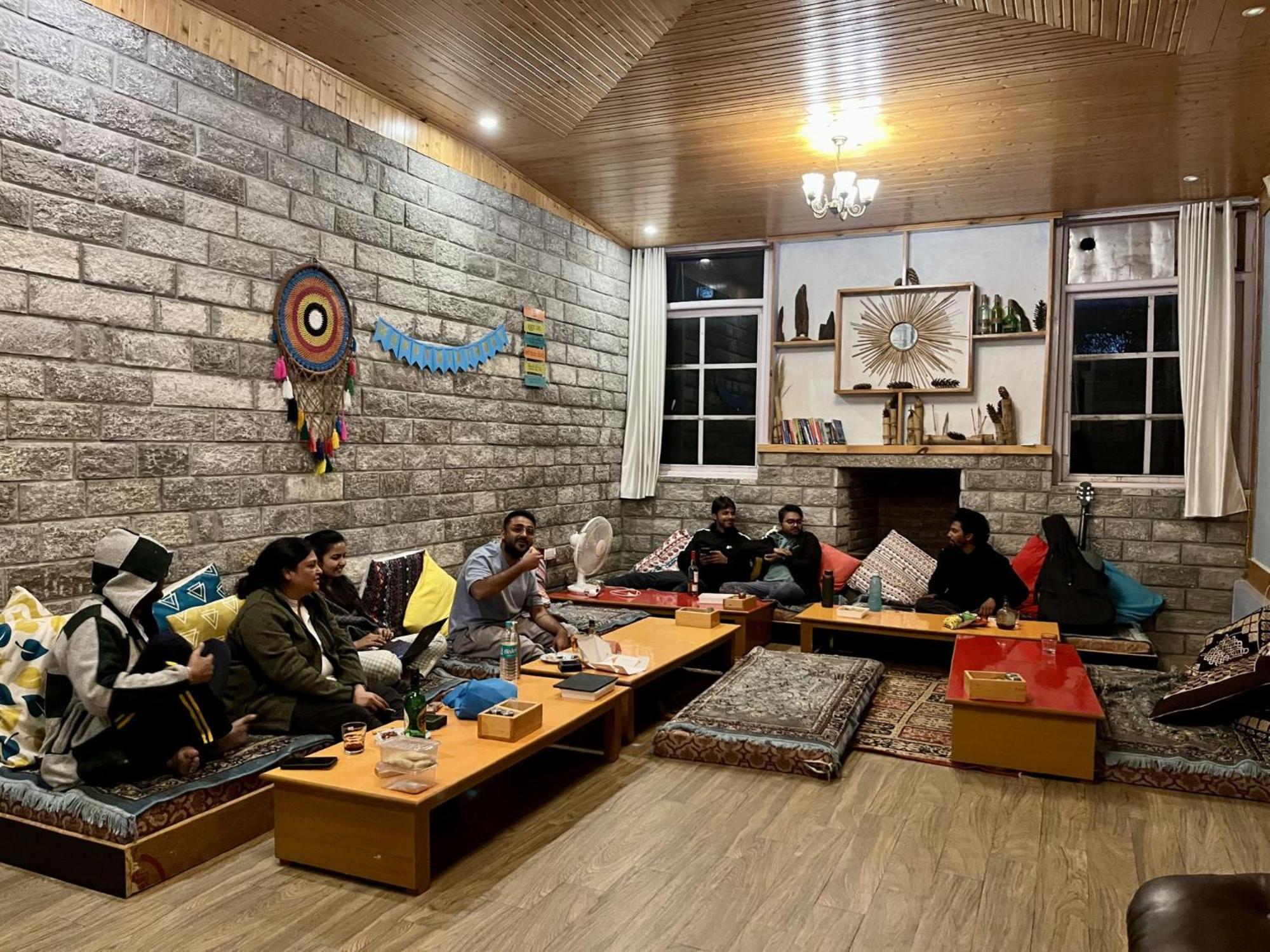 Fluestern Hostel And Cafe Nagar  المظهر الخارجي الصورة