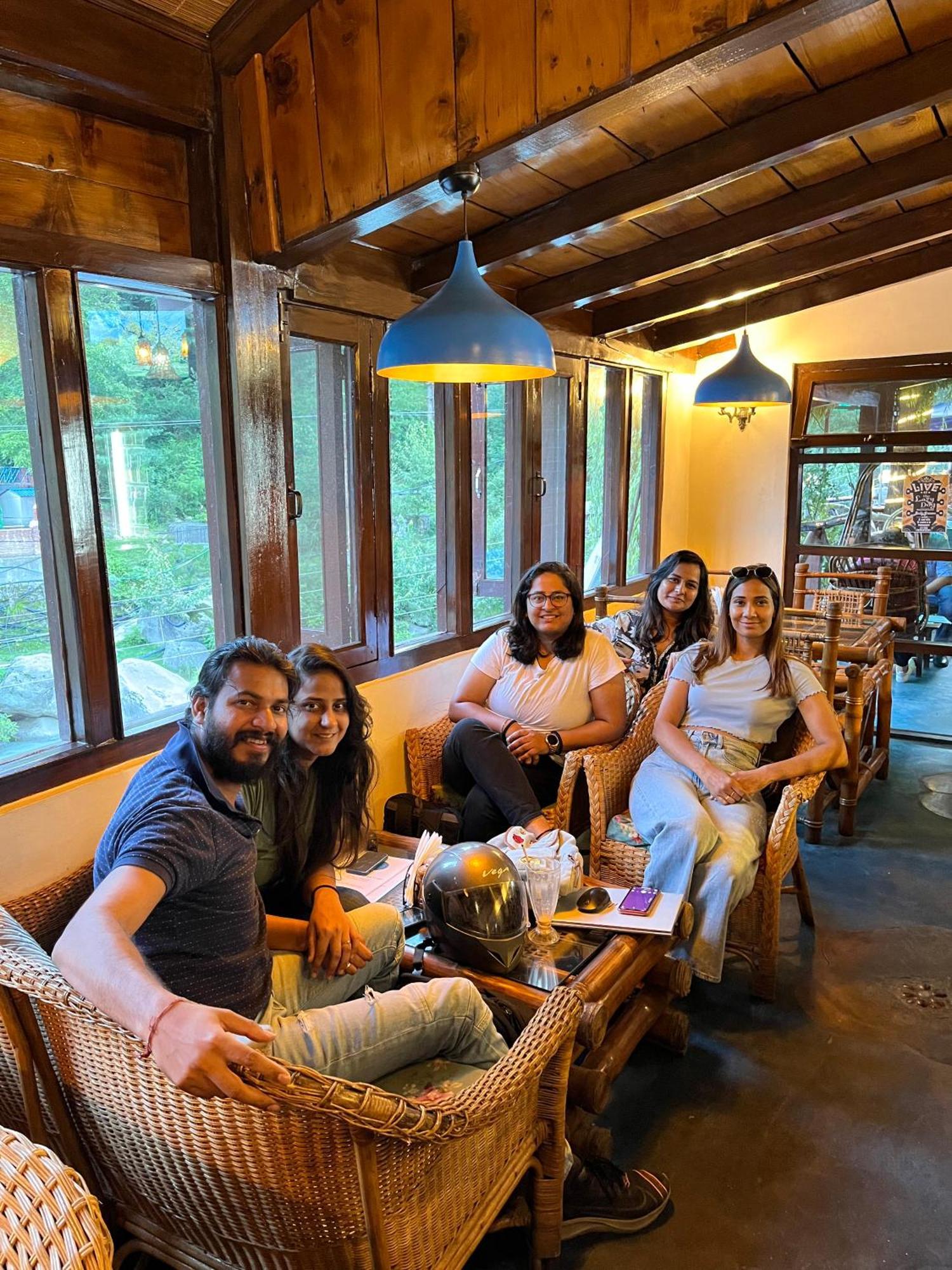 Fluestern Hostel And Cafe Nagar  المظهر الخارجي الصورة