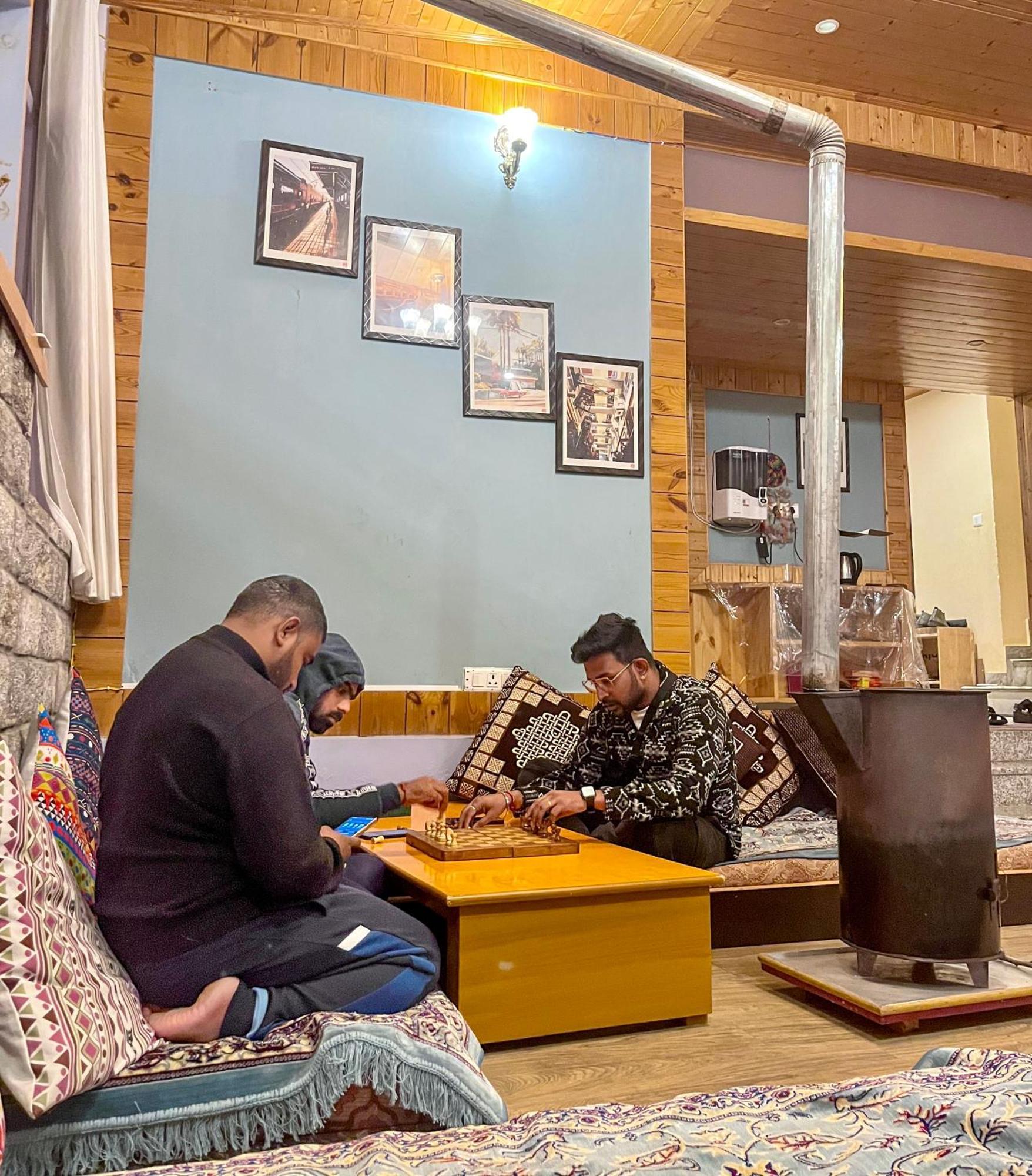 Fluestern Hostel And Cafe Nagar  المظهر الخارجي الصورة