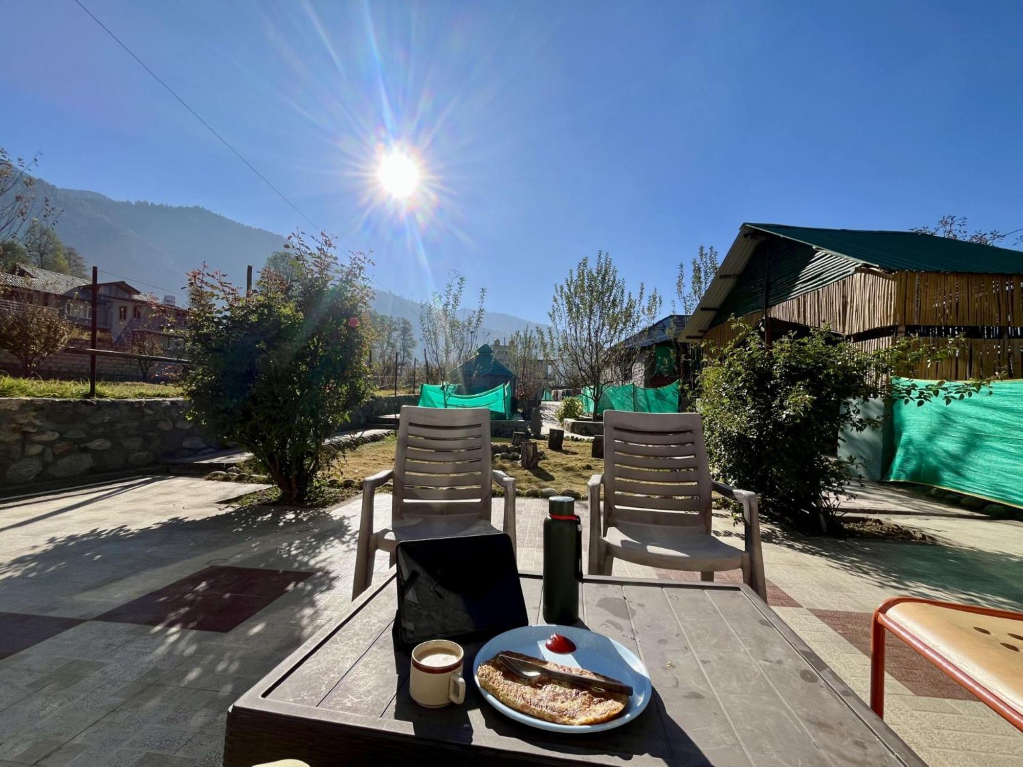Fluestern Hostel And Cafe Nagar  المظهر الخارجي الصورة