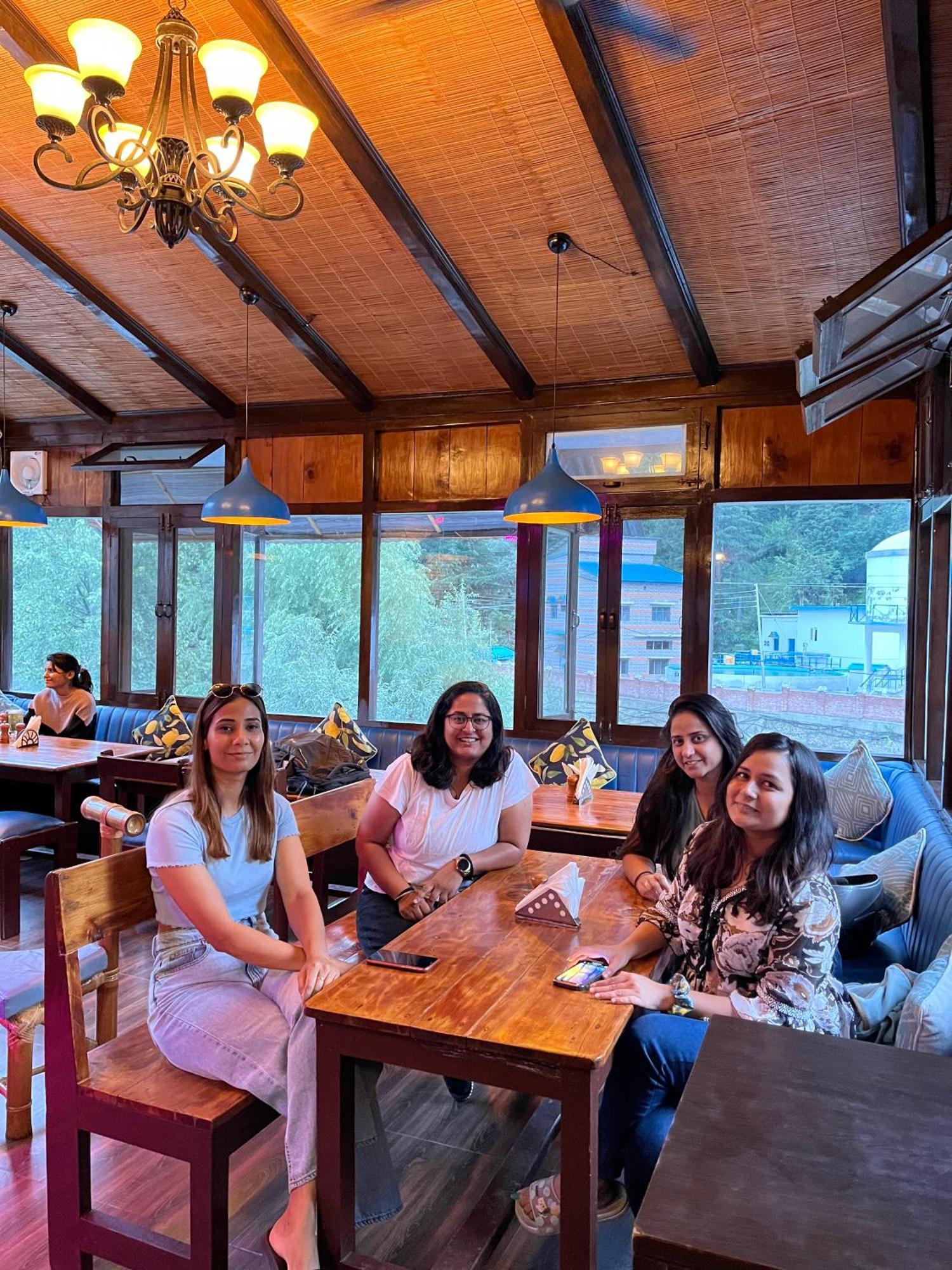 Fluestern Hostel And Cafe Nagar  المظهر الخارجي الصورة