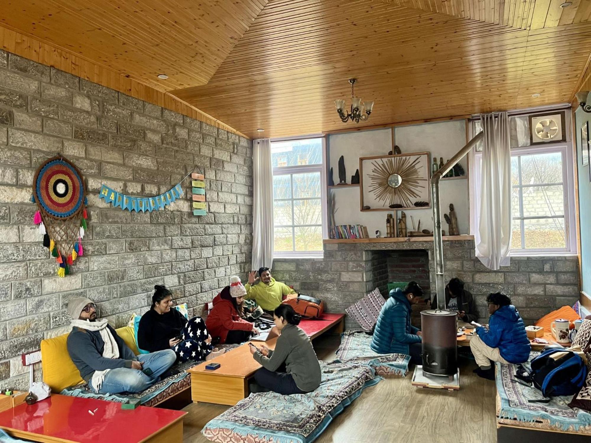 Fluestern Hostel And Cafe Nagar  المظهر الخارجي الصورة